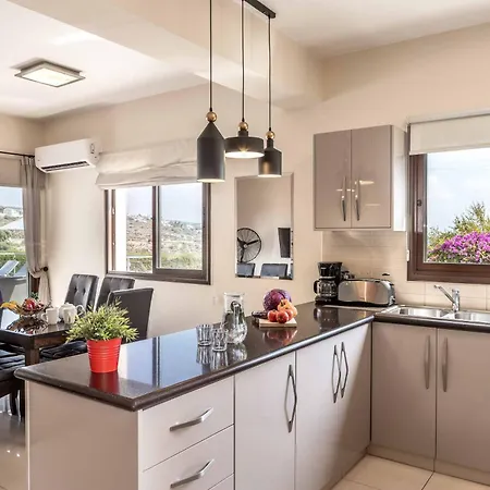 Villa Olivia Coral Peyia