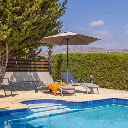 Olivia Coral * Peyia